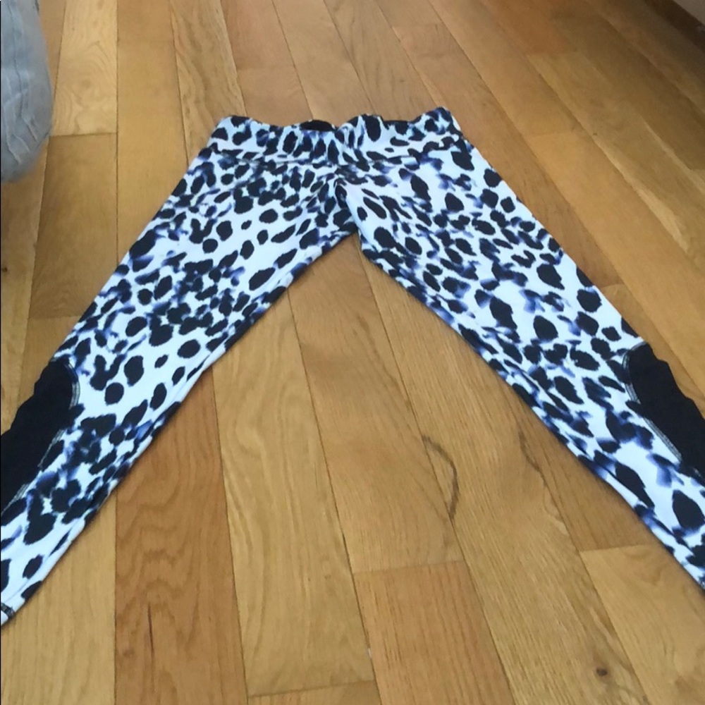 Flywheel worn once workout leggings
